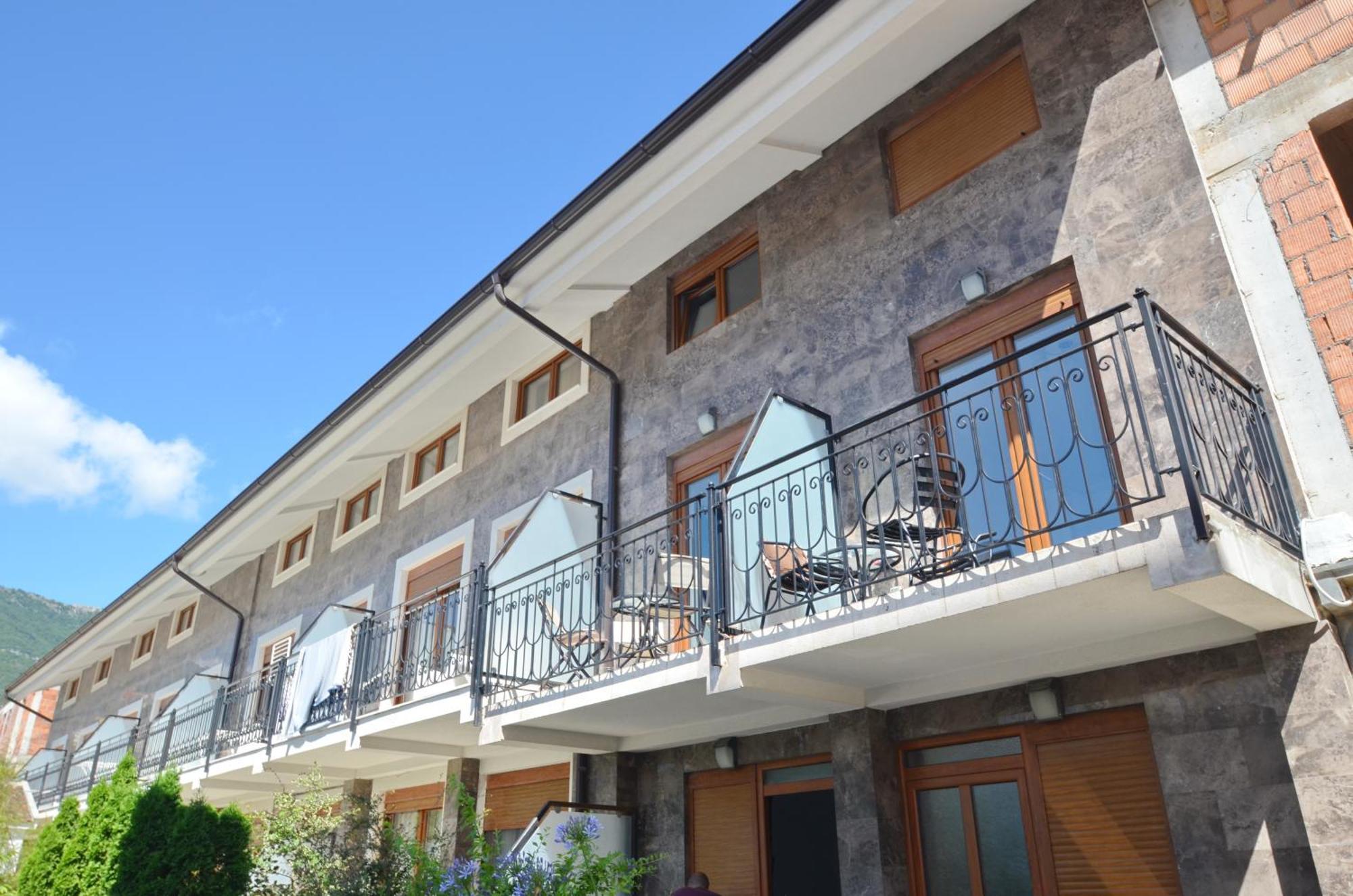 Trojanovic Apartments ティヴァト エクステリア 写真