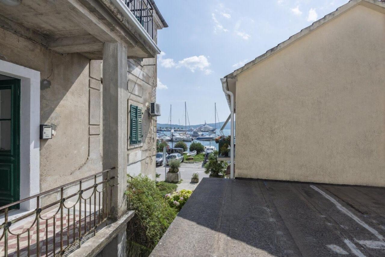 Trojanovic Apartments ティヴァト エクステリア 写真